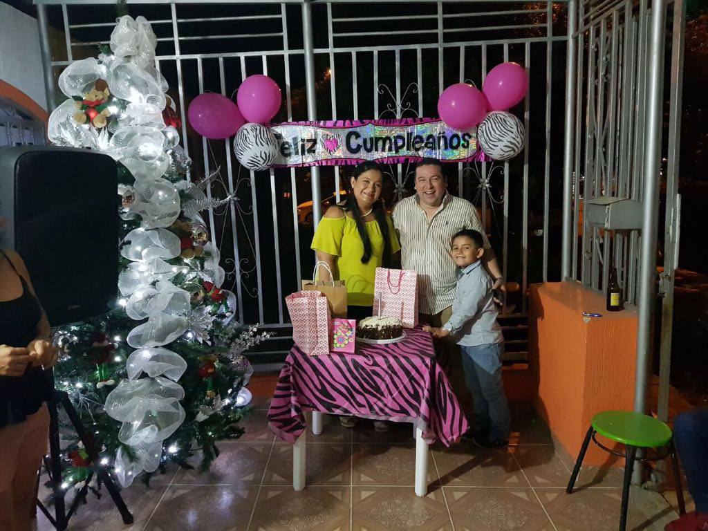 Gina Rodríguez con su esposo  Duberley  Cardozo y su hijo  Juan Esteban Cardozo.